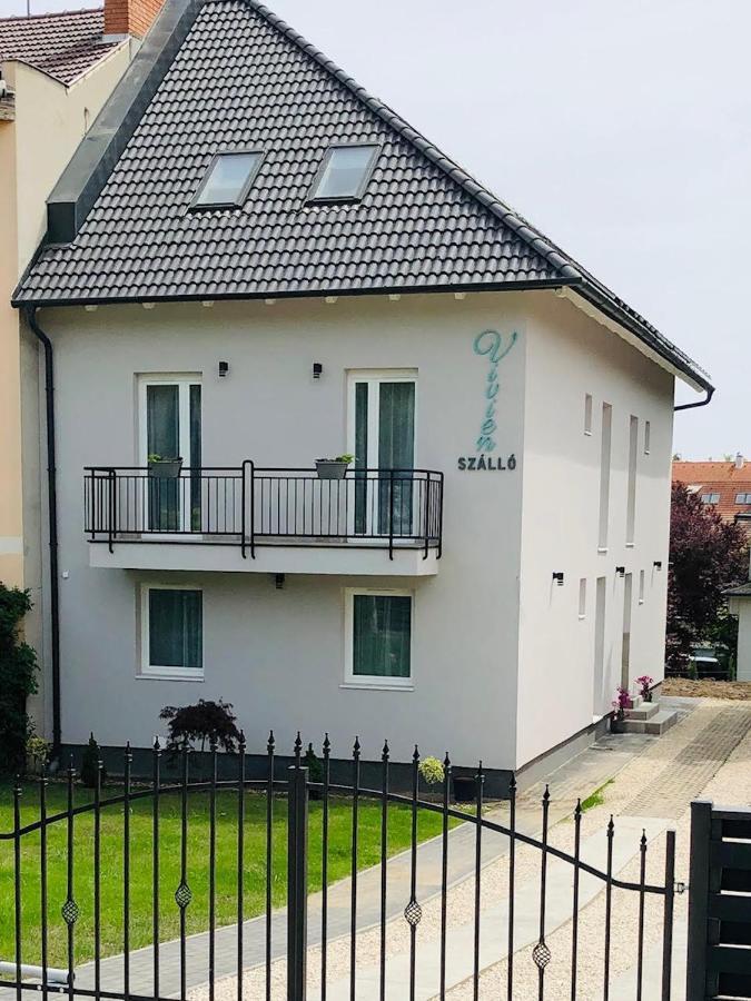 Vivien Szallo Szeged Buitenkant foto