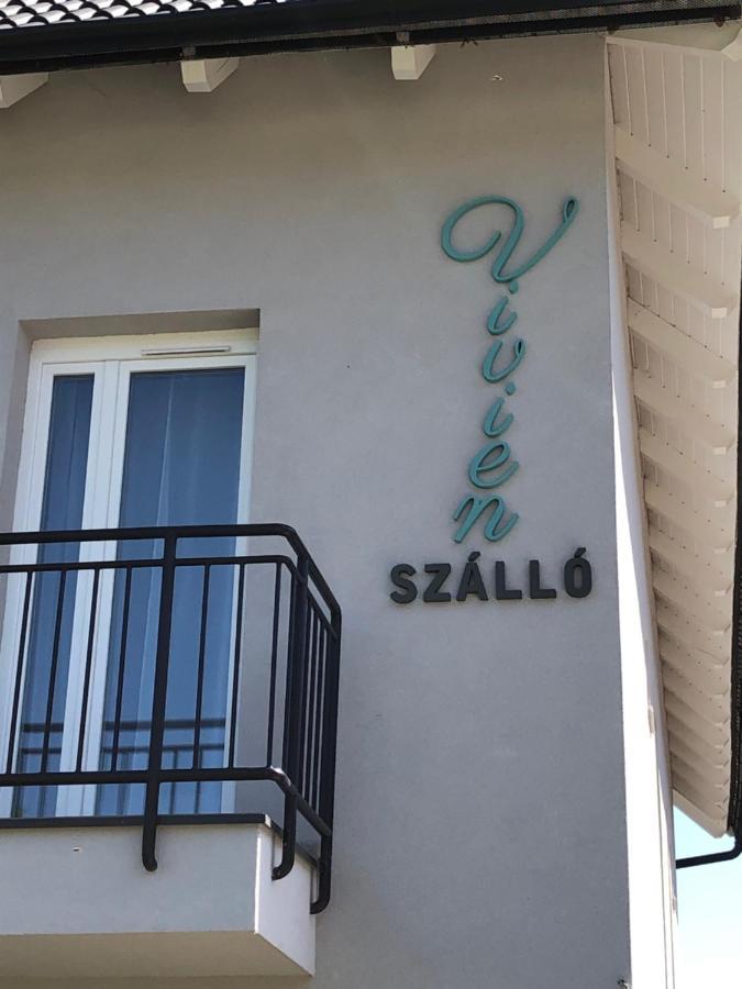Vivien Szallo Szeged Buitenkant foto